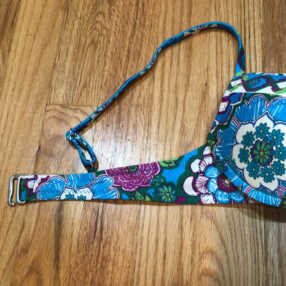 Becca flower bikini top and bottom - Picture 8 of 12
